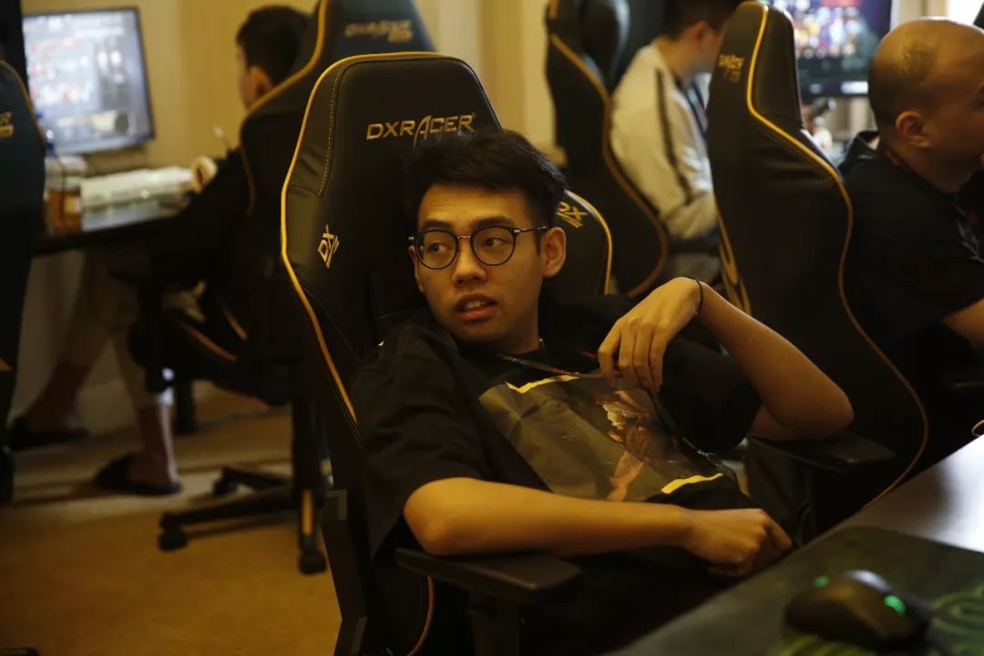 LOL官方更新最新一期全球实力排行榜：T1／BLG／HLE前三,TES第五！