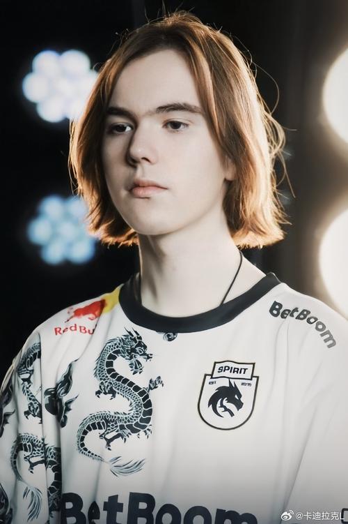 LPL 明天的首发阵容已公布： SeTab 对阵 knight 在中路， HOYA 对阵 bin 在SOLO选边赛中